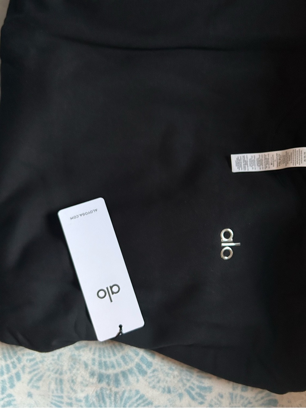 ALO Yoga Men's Black Crewneck Sweatshirt with Small Logo - Picture 3 of 6